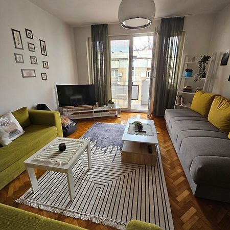Cosy Apartment In The Heart Of Skopje Bagian luar foto