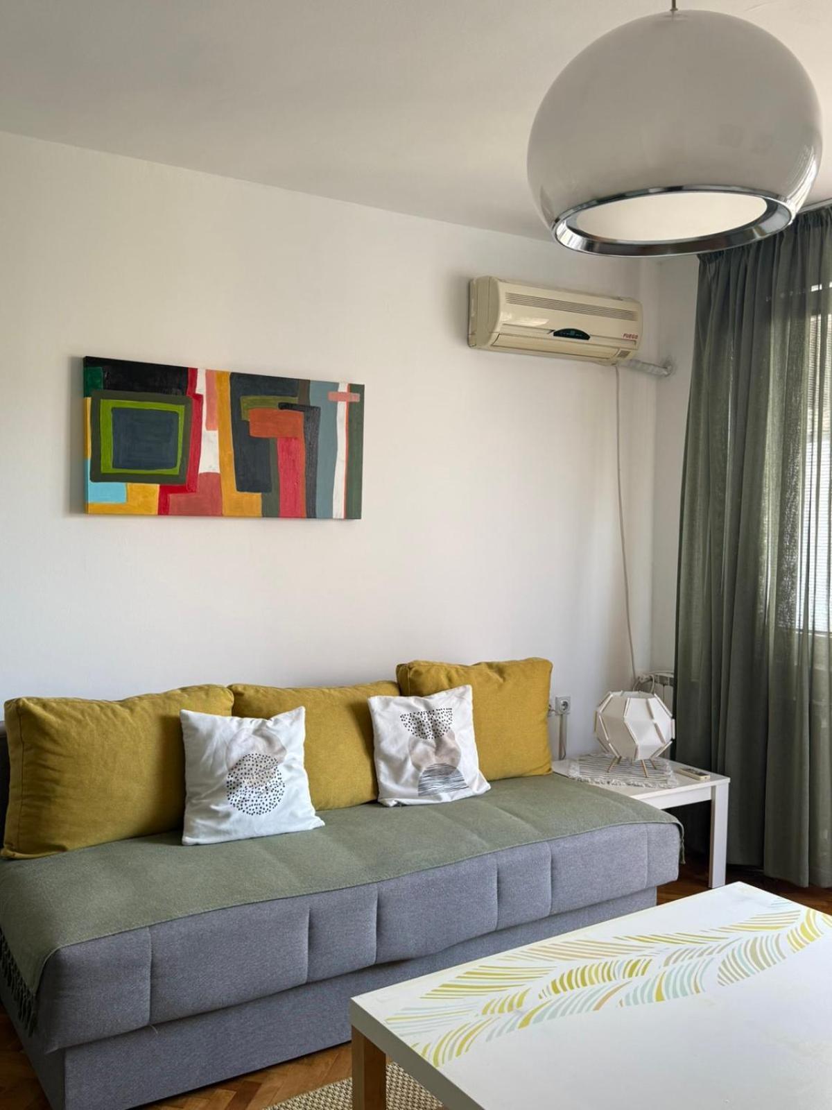 Cosy Apartment In The Heart Of Skopje Bagian luar foto
